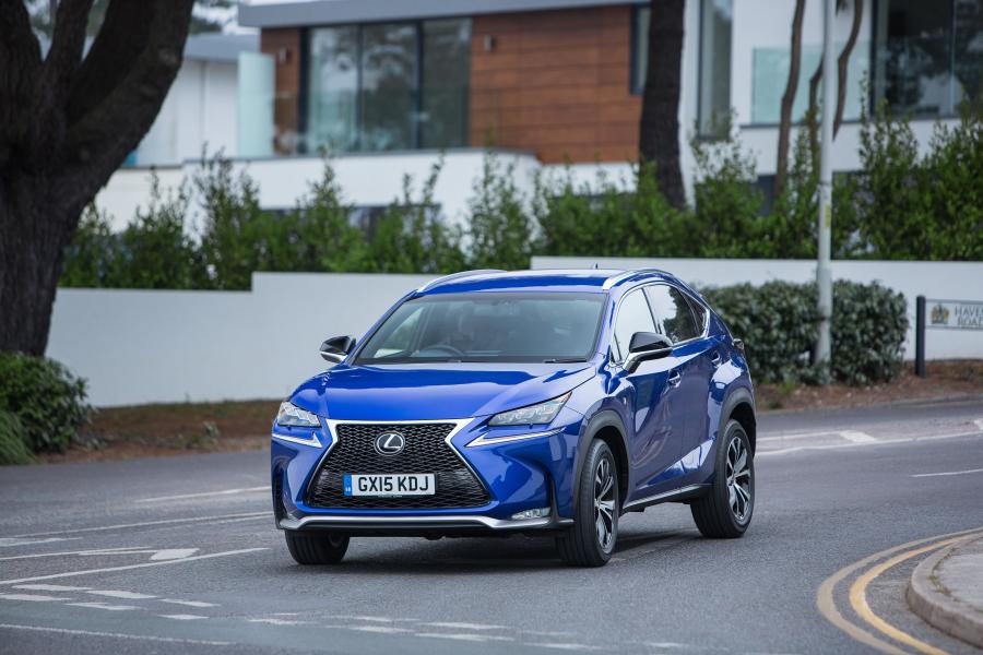  Lexus NX200t F-Sport 2014 года  (UK) (фото 10 из 17)